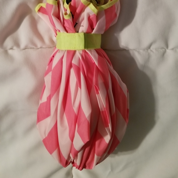 NWT VS LIMITED EDITION UMBRELLA. RETAIL $68 - Picture 6 of 9